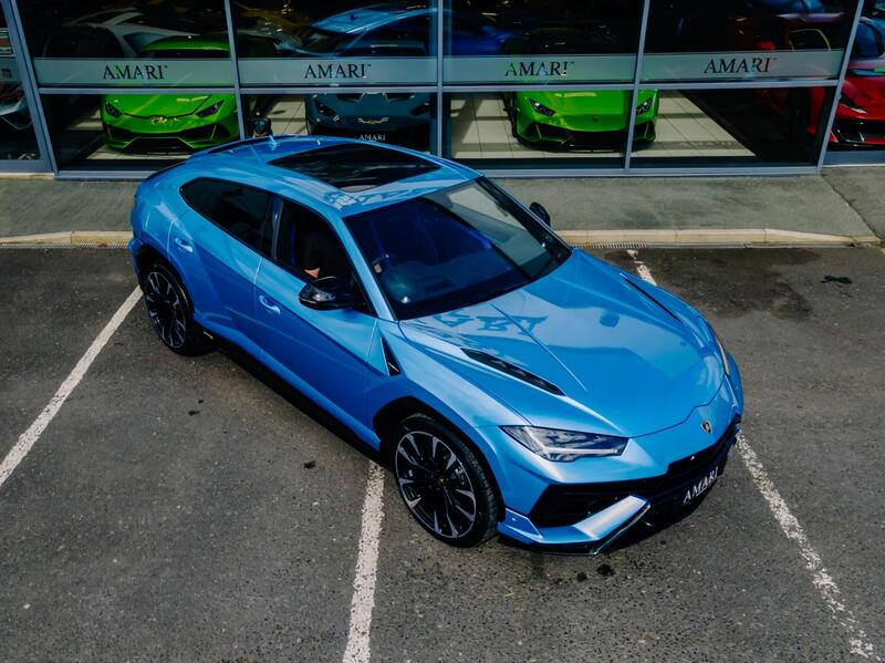 Lamborghini Urus view 4