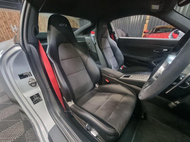 Porsche 911 view 109