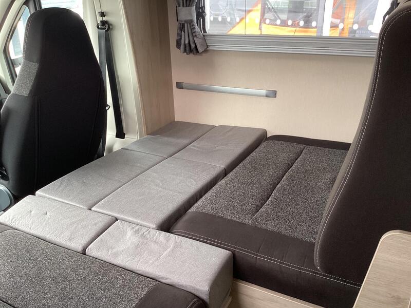 Auto-Trail Expedition C71 — image 12