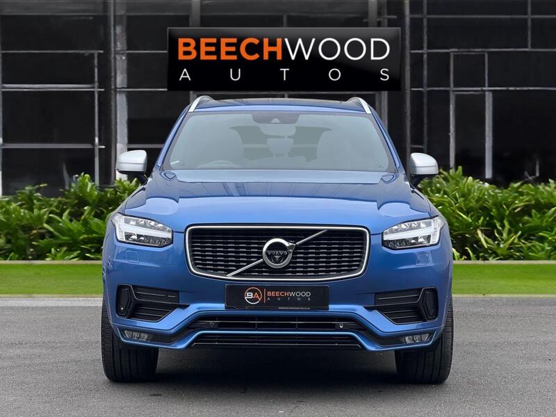 Volvo XC90 view 3