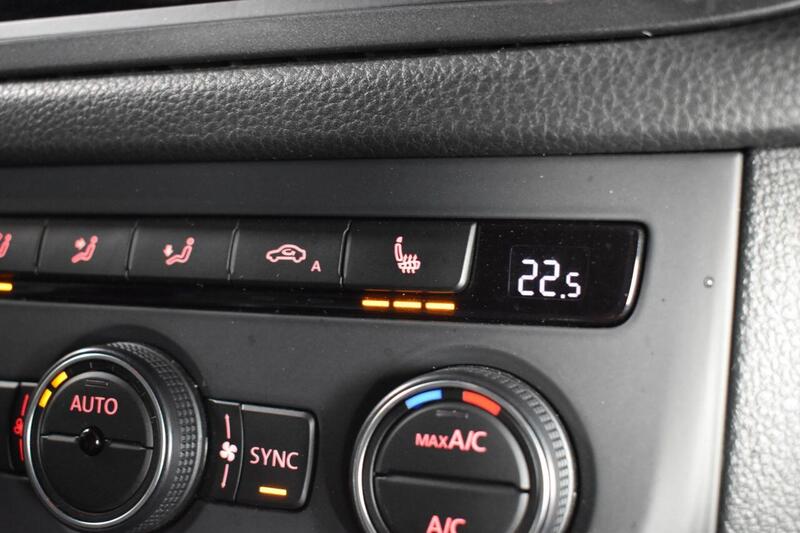 Volkswagen Tiguan view 3