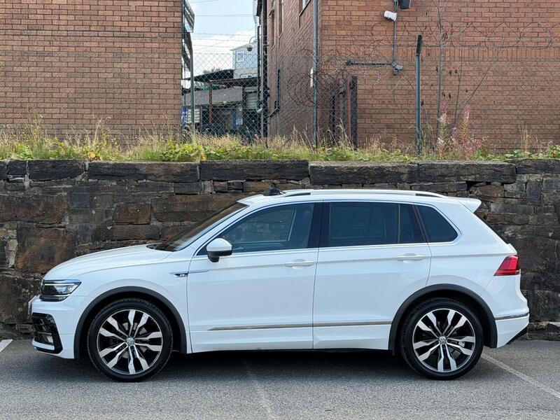 Volkswagen Tiguan view 4