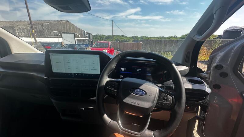2025 Ford E-Transit Custom — photo 13