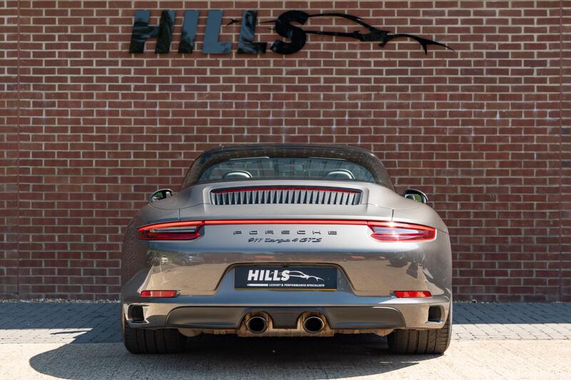 Porsche 911 view 7