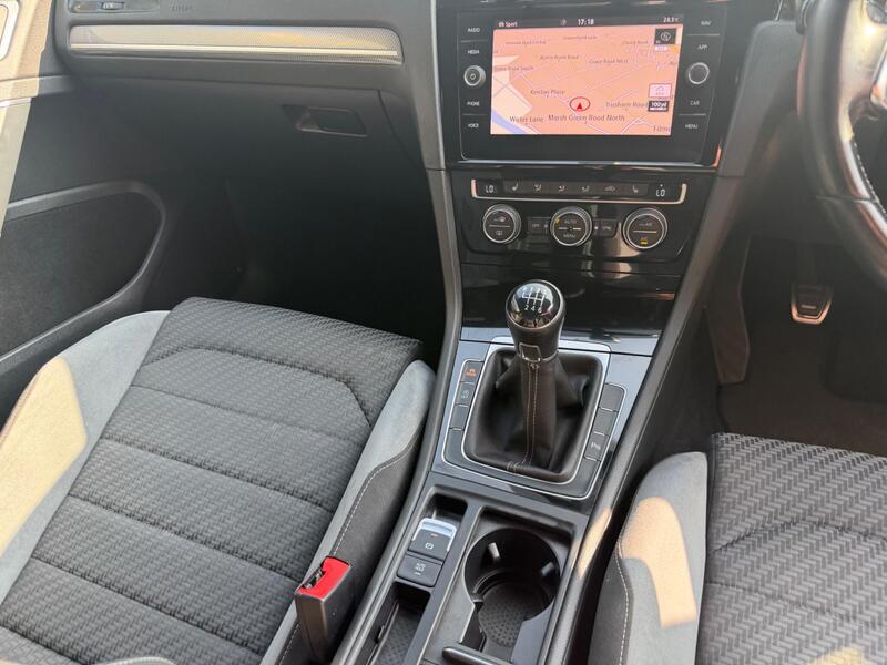 Volkswagen Golf view 4