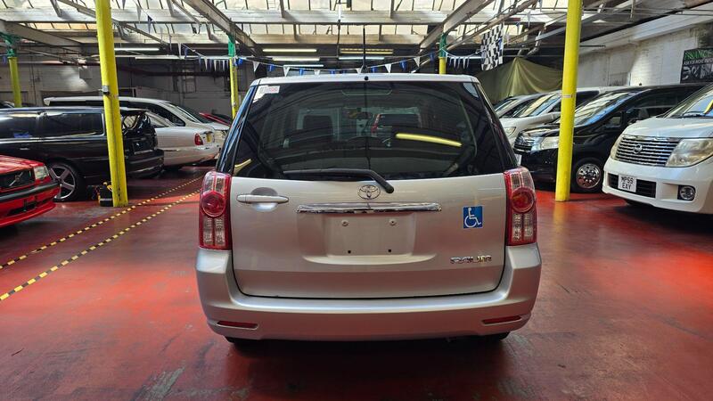 Toyota Raum view 31