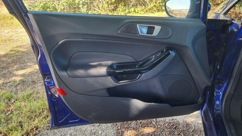 2015 Ford Fiesta — photo 42