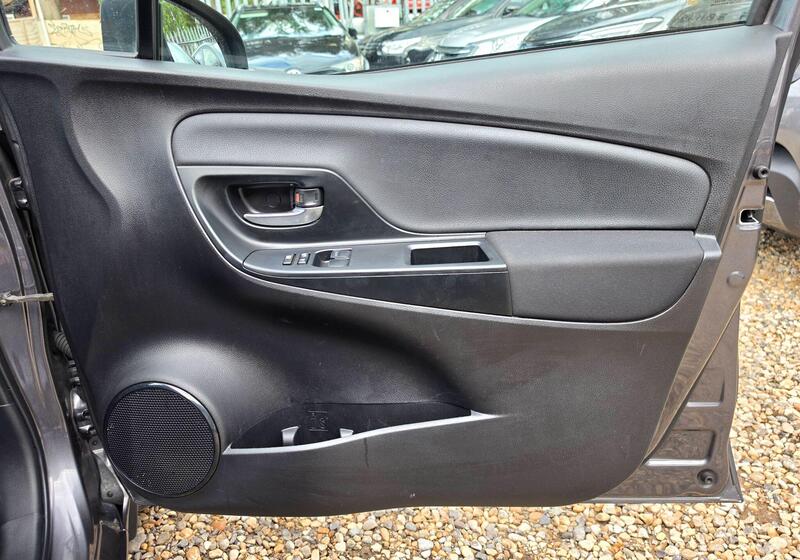 Toyota Yaris 1.5 VVT-h Design E-CVT Euro 6 (s/s) 5dr thumbnail 16