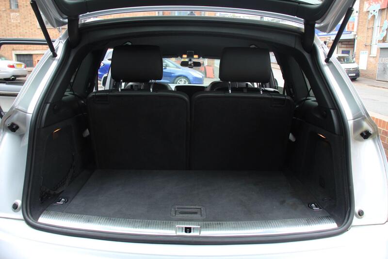 Audi Q7 view 34