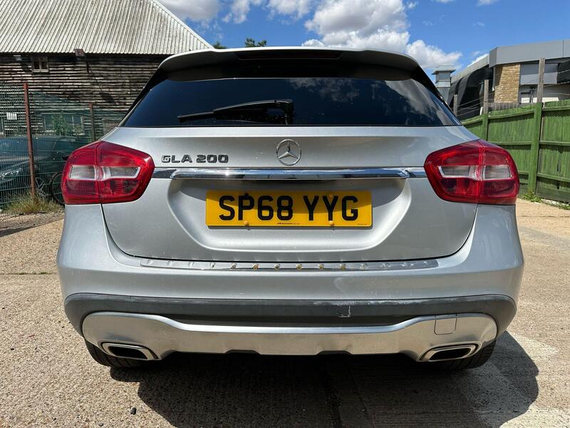 Mercedes-Benz GLA view 4