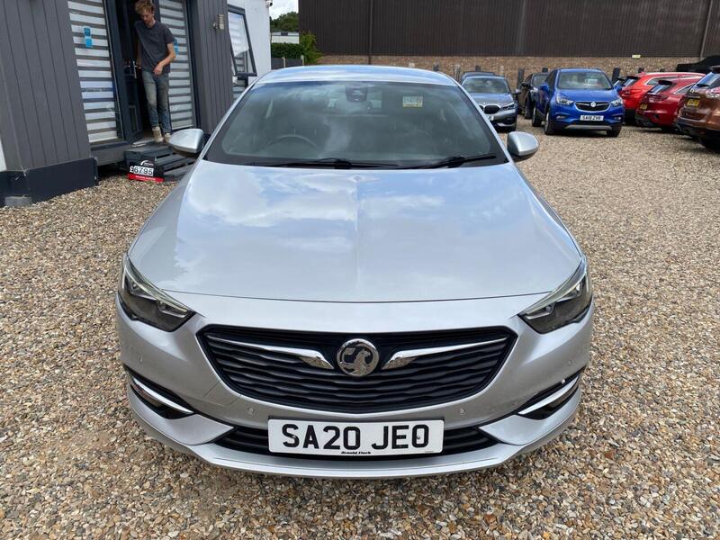 Vauxhall Insignia view 3