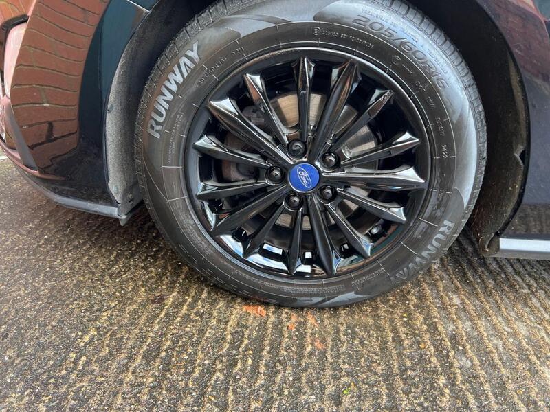 Ford Focus view 25