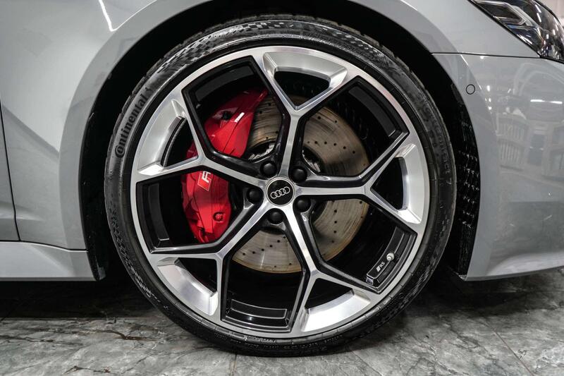 Audi RS6 Avant view 7