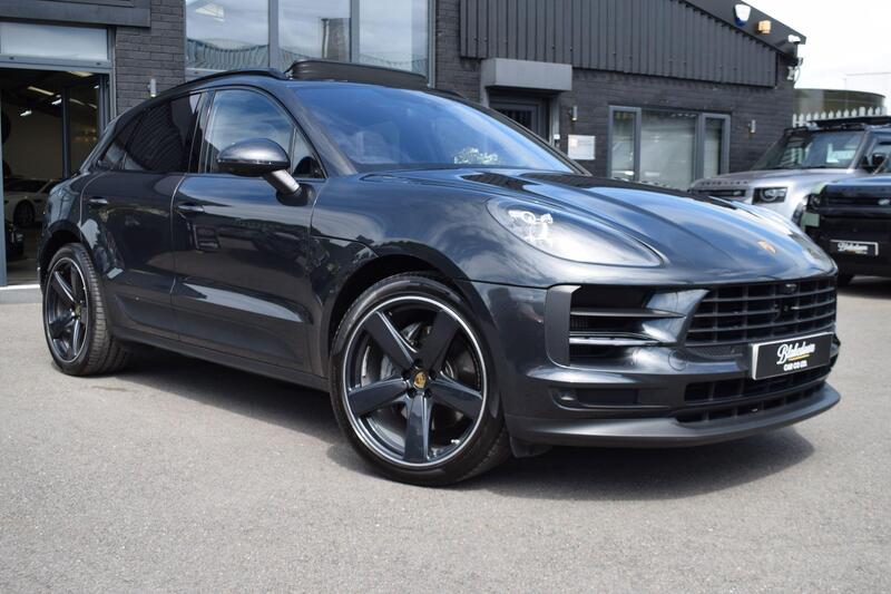 Porsche Macan view 3
