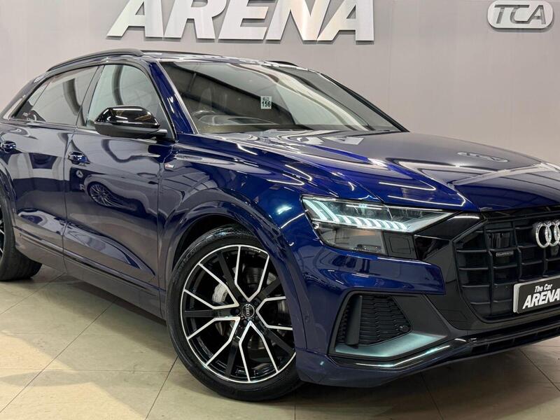 Audi Q8 view 3