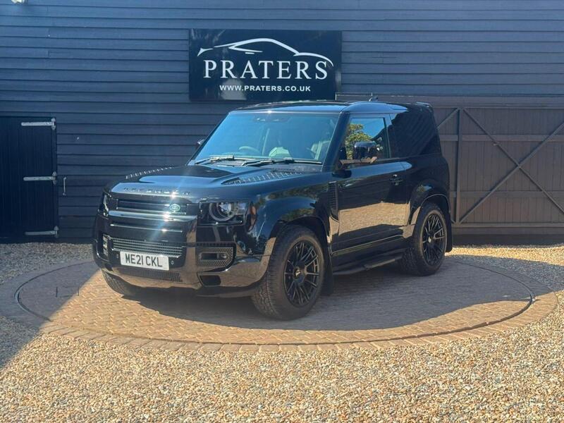 Land Rover Defender 90 view 2