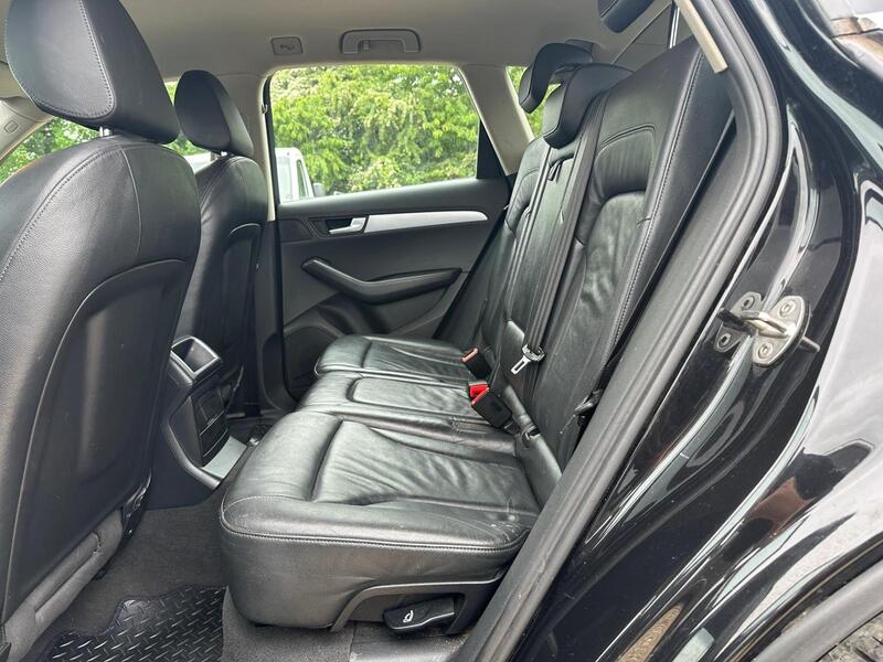 Audi Q5 view 10