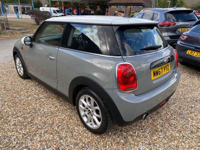 Mini Hatch view 7