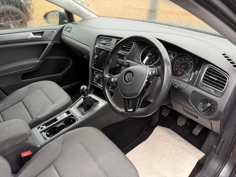 Volkswagen Golf view 6
