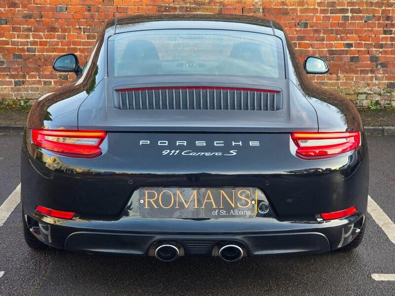 Porsche 911 view 4