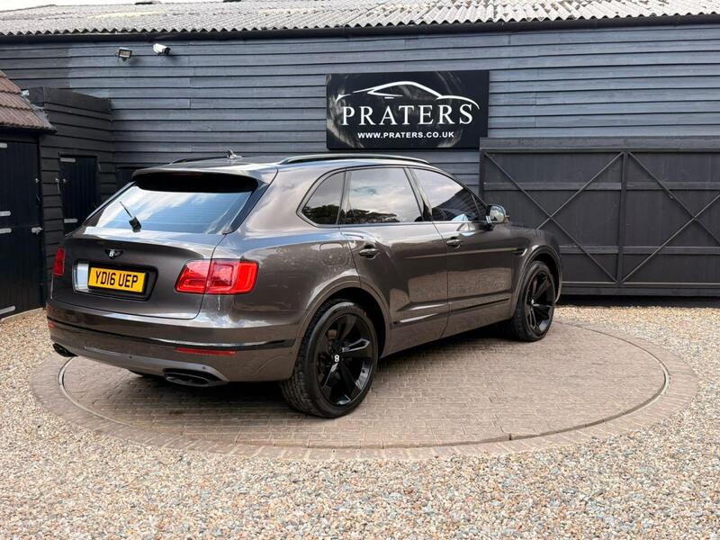 Bentley Bentayga view 7