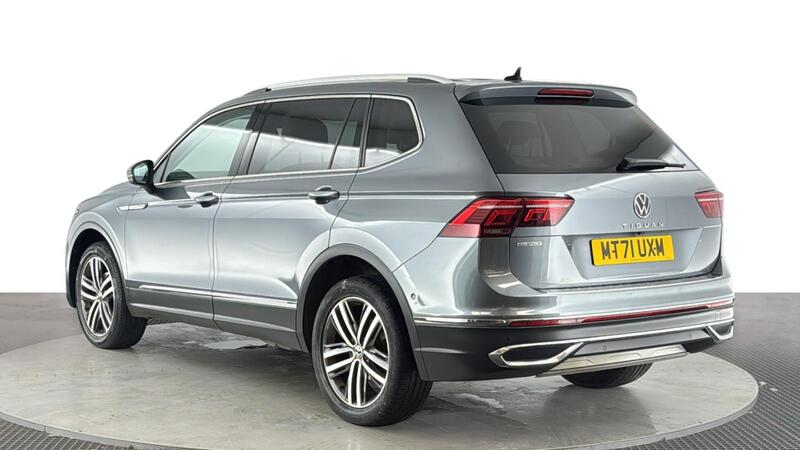Volkswagen Tiguan Allspace view 6