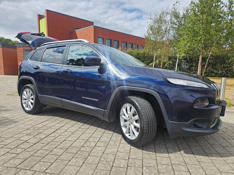 Jeep Cherokee view 7