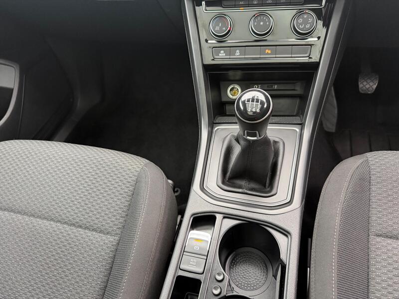 Volkswagen Touran view 4