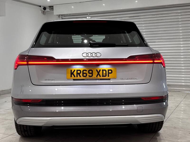 Audi Audi e-tron view 6