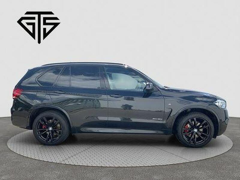 BMW X5 view 2