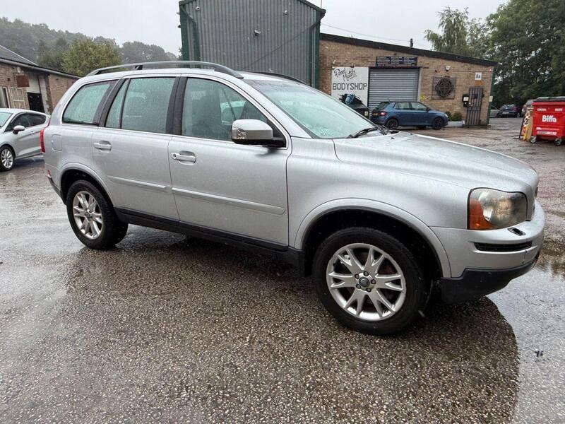 Volvo XC90 view 3