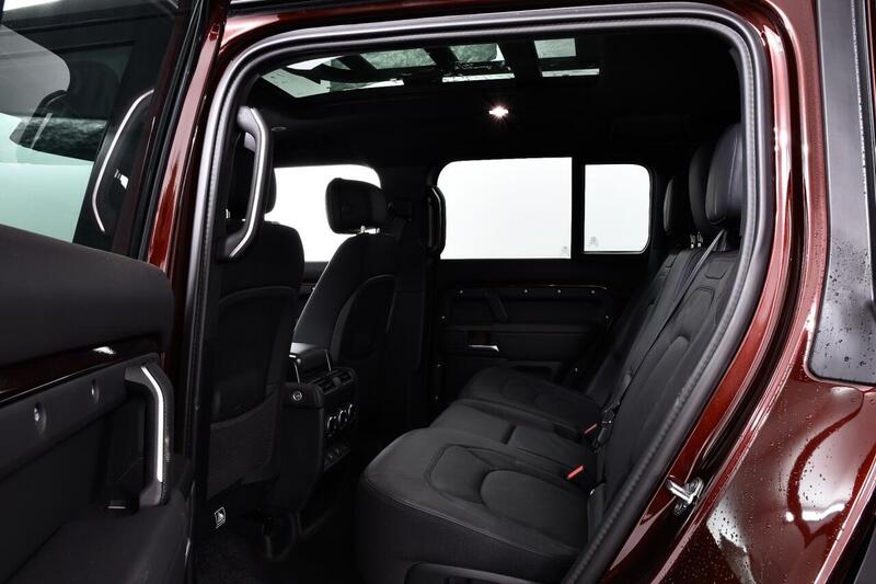 Land Rover Defender 110 view 4