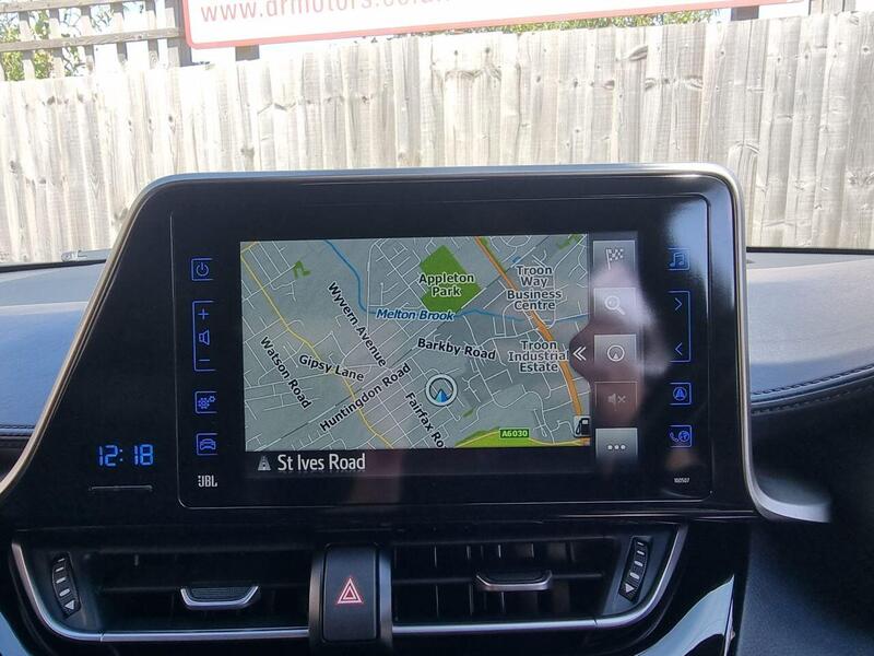 Toyota C-HR view 3