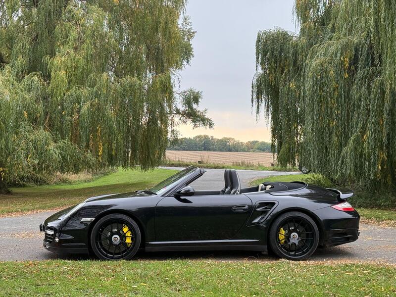 Porsche 911 view 12