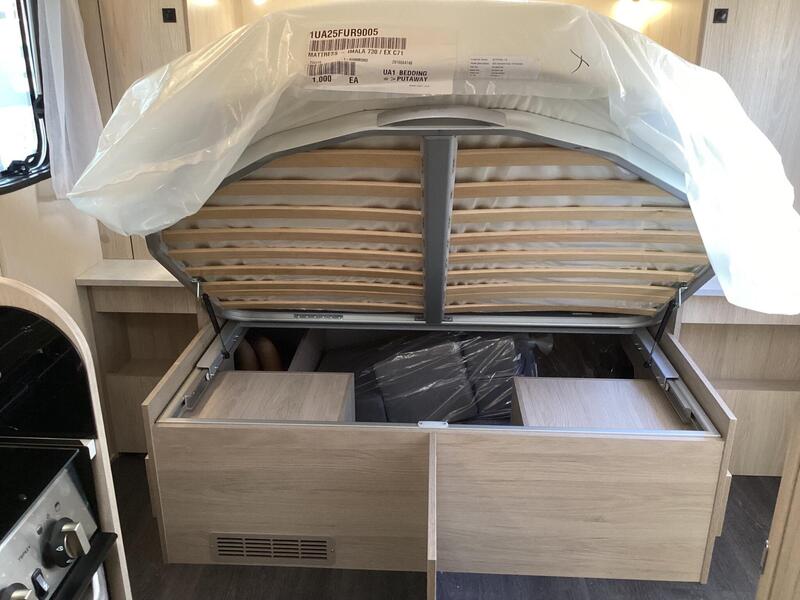 Auto-Trail Expedition C71 — image 25