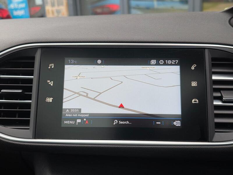 Peugeot 308 view 4