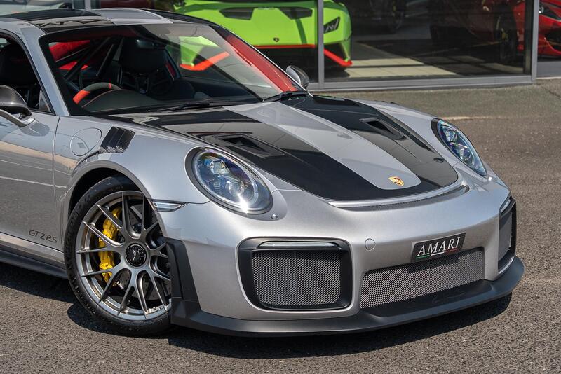 Porsche 911 view 6