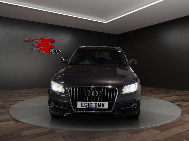 Audi Audi Q5 view 2