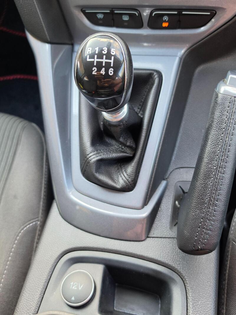 Ford Focus 1.0T EcoBoost Titanium Navigator Euro 5 (s/s) 5dr thumbnail 48
