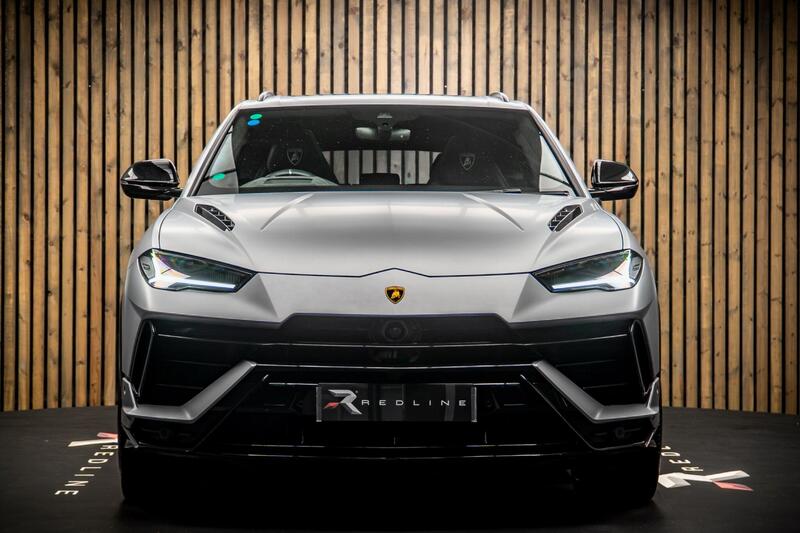 Lamborghini Urus view 5