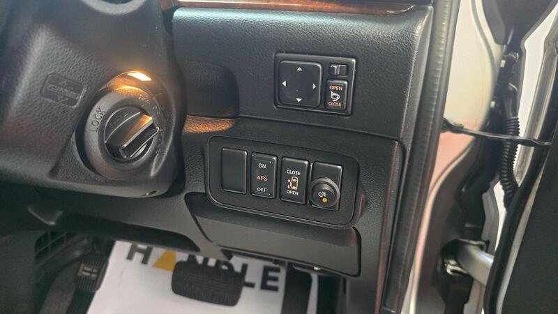 Nissan Elgrand view 5