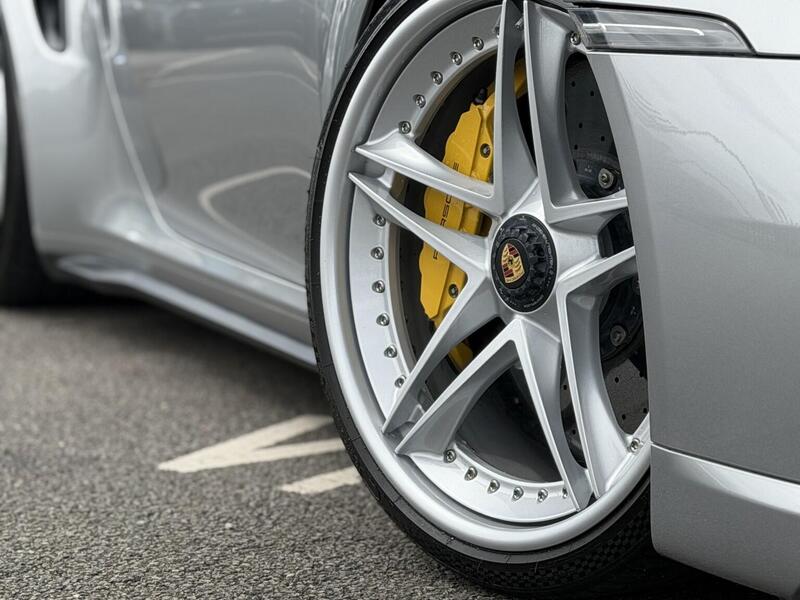 Porsche 911 view 4