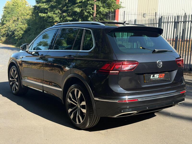 Volkswagen Tiguan view 4
