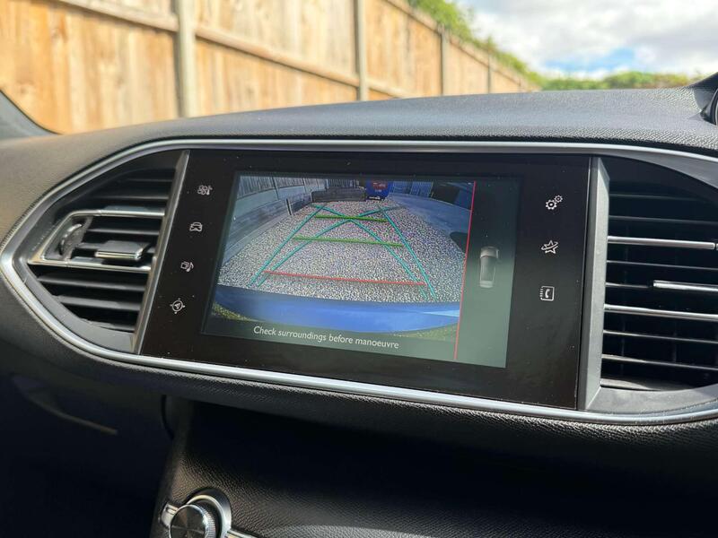 Peugeot 308 SW view 3