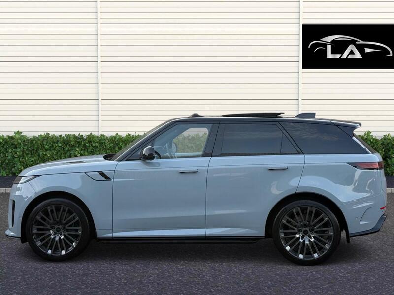 Land Rover Range Rover Sport view 3