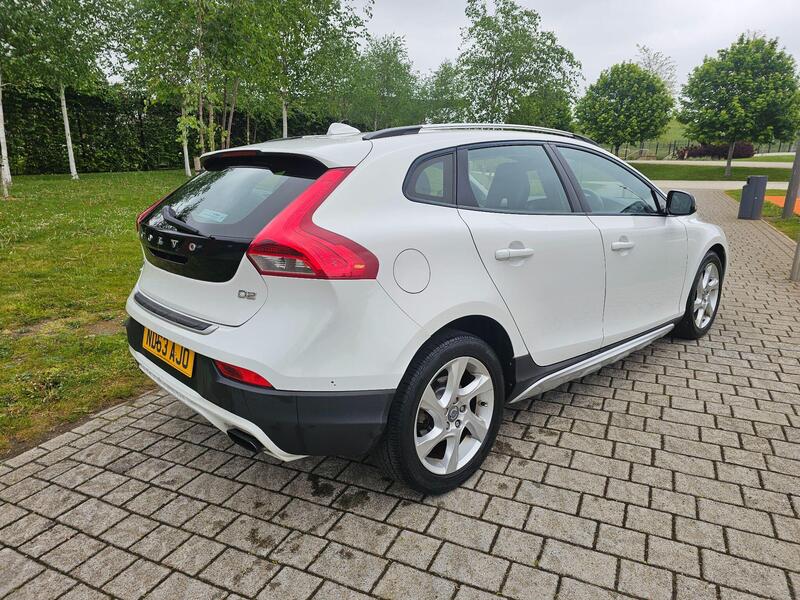 Volvo V40 Cross Country view 7