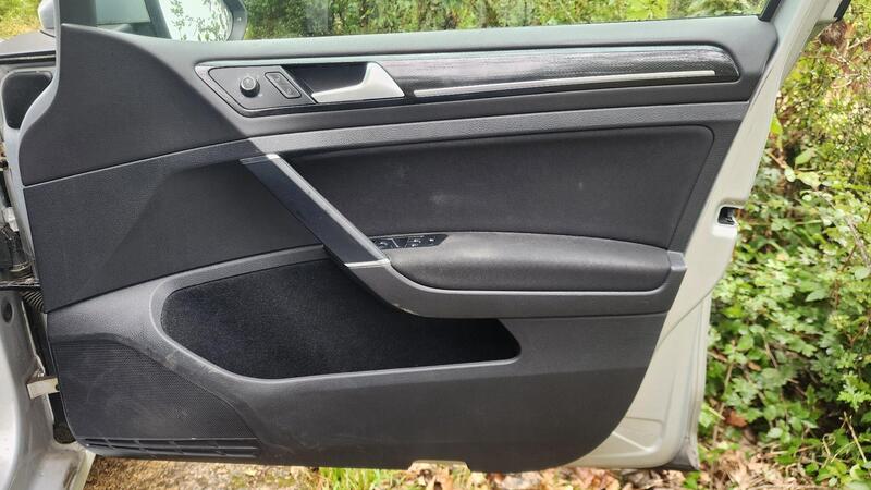 2014 Volkswagen Golf — photo 40