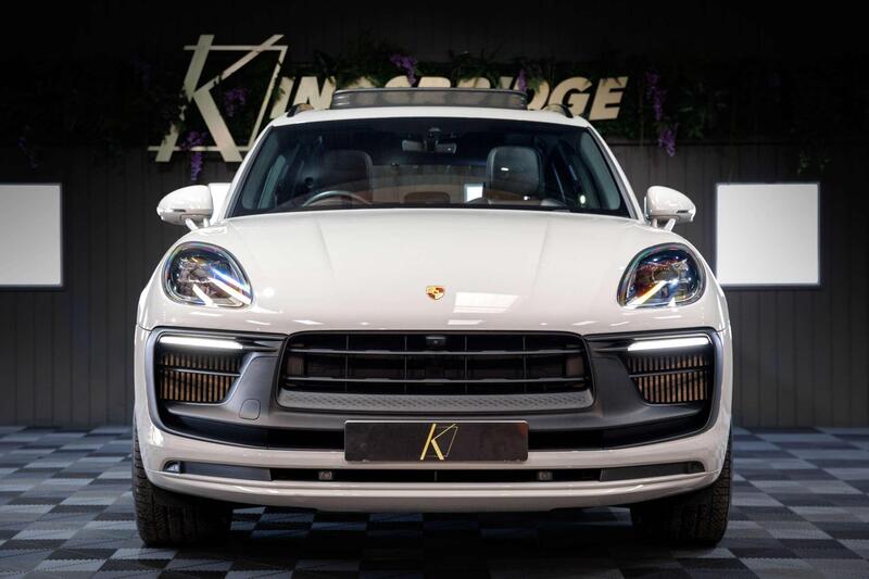 Porsche Macan view 4