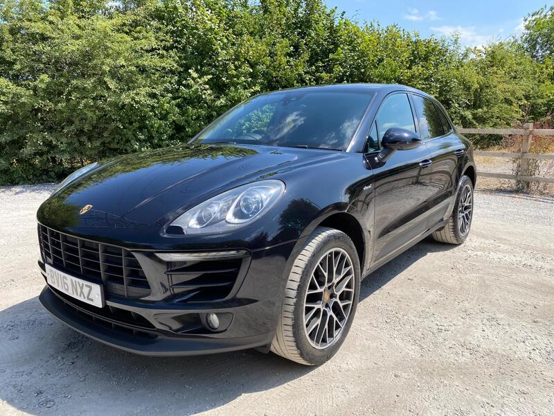 Porsche Macan view 3