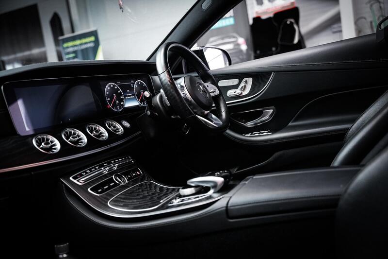 Mercedes-Benz E-Class view 3